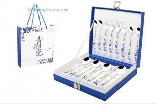 供應(yīng)廠家直銷 青花瓷套裝16件組 不銹鋼餐具套裝 時(shí)尚商務(wù)禮品_家居家具_(dá)世界工廠網(wǎng)中國產(chǎn)品信息庫